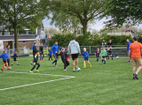 Laatste training S.K.N.W.K. JO7-1 (partijtje tegen de ouders) van maandag 27 mei 2024 (42/180)